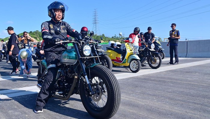 Gaya Jokowi Berjaket Nusantara Motoran Bareng Artis Dan Influencer Terkenal Menjajal Jalan Tol Di IKN